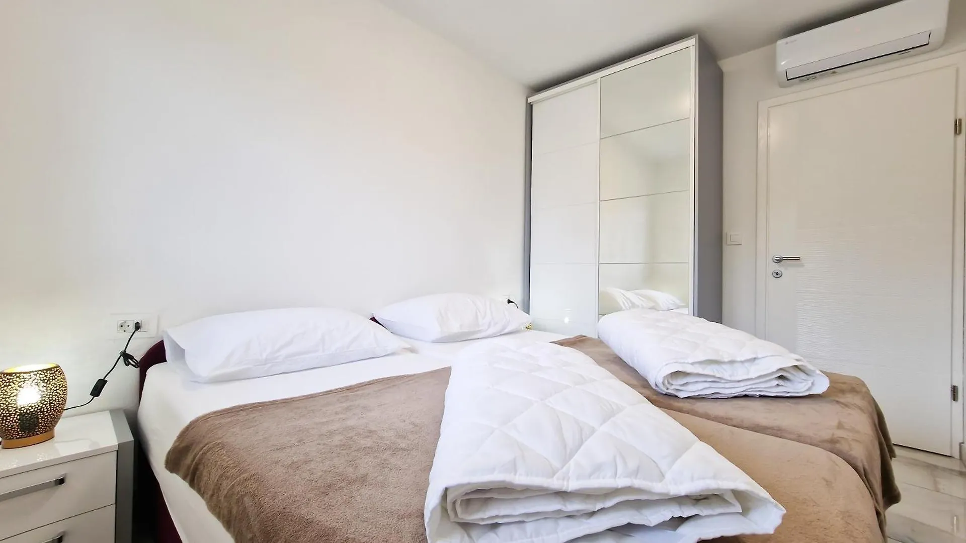 Villa Apartments Marko & Simun Kastela 0*,  Croatia