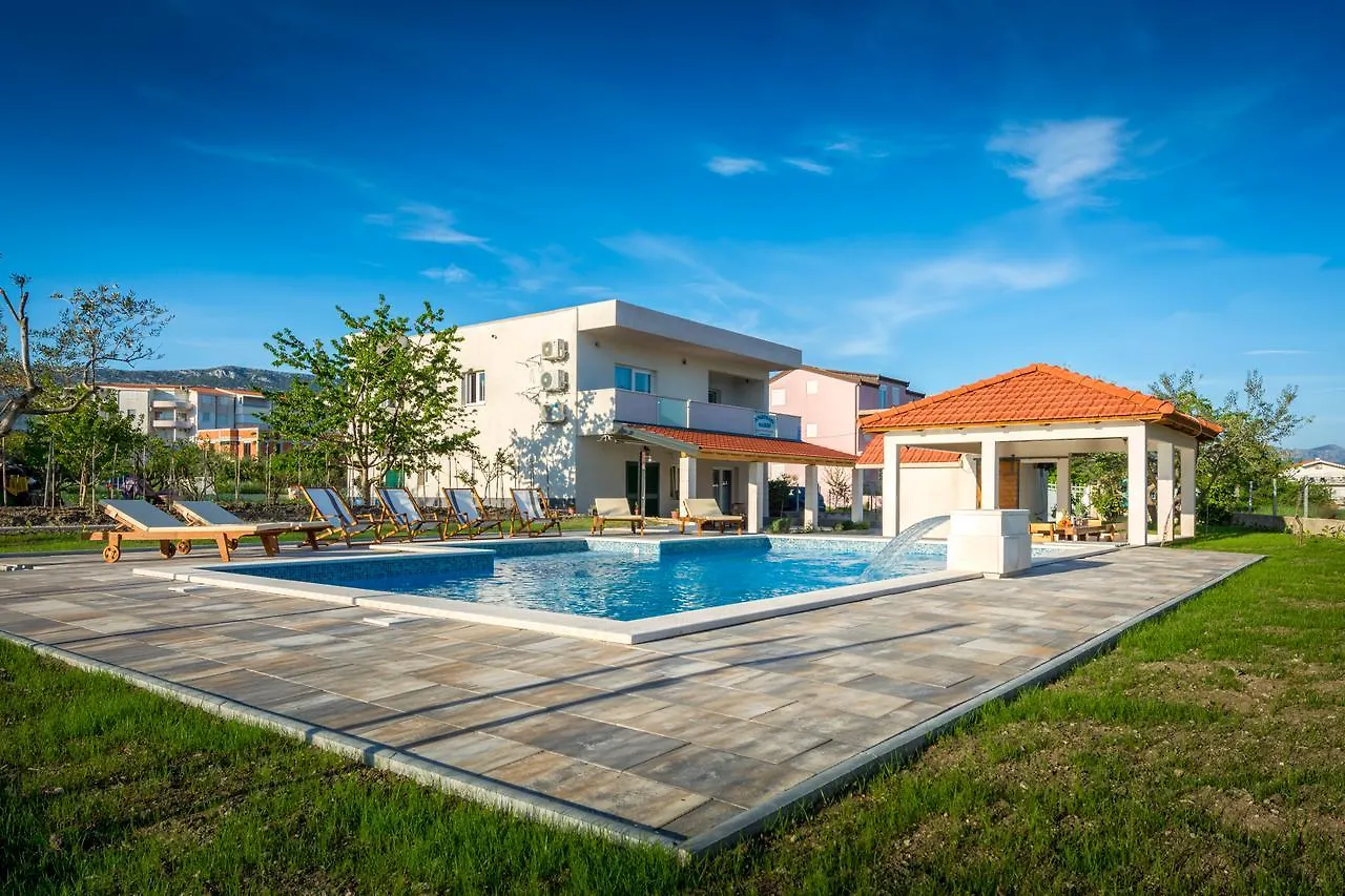 Villa Apartments Marko & Simun Kastela 0*,  Croatia